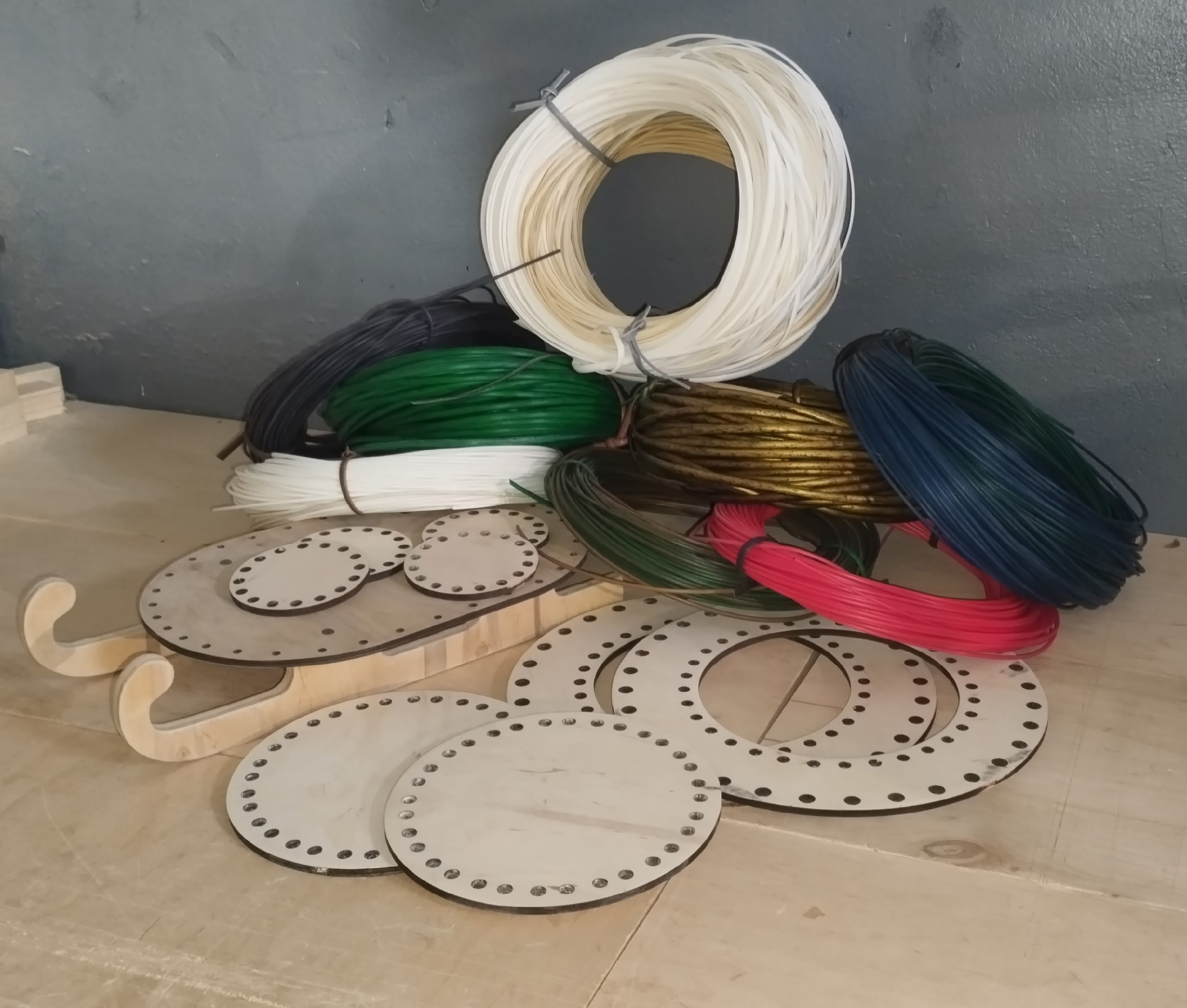 "Участвуйте в новогоднем розыгрыше уникального набора! Заказывайте ротанг и выигрывайте подарки!"