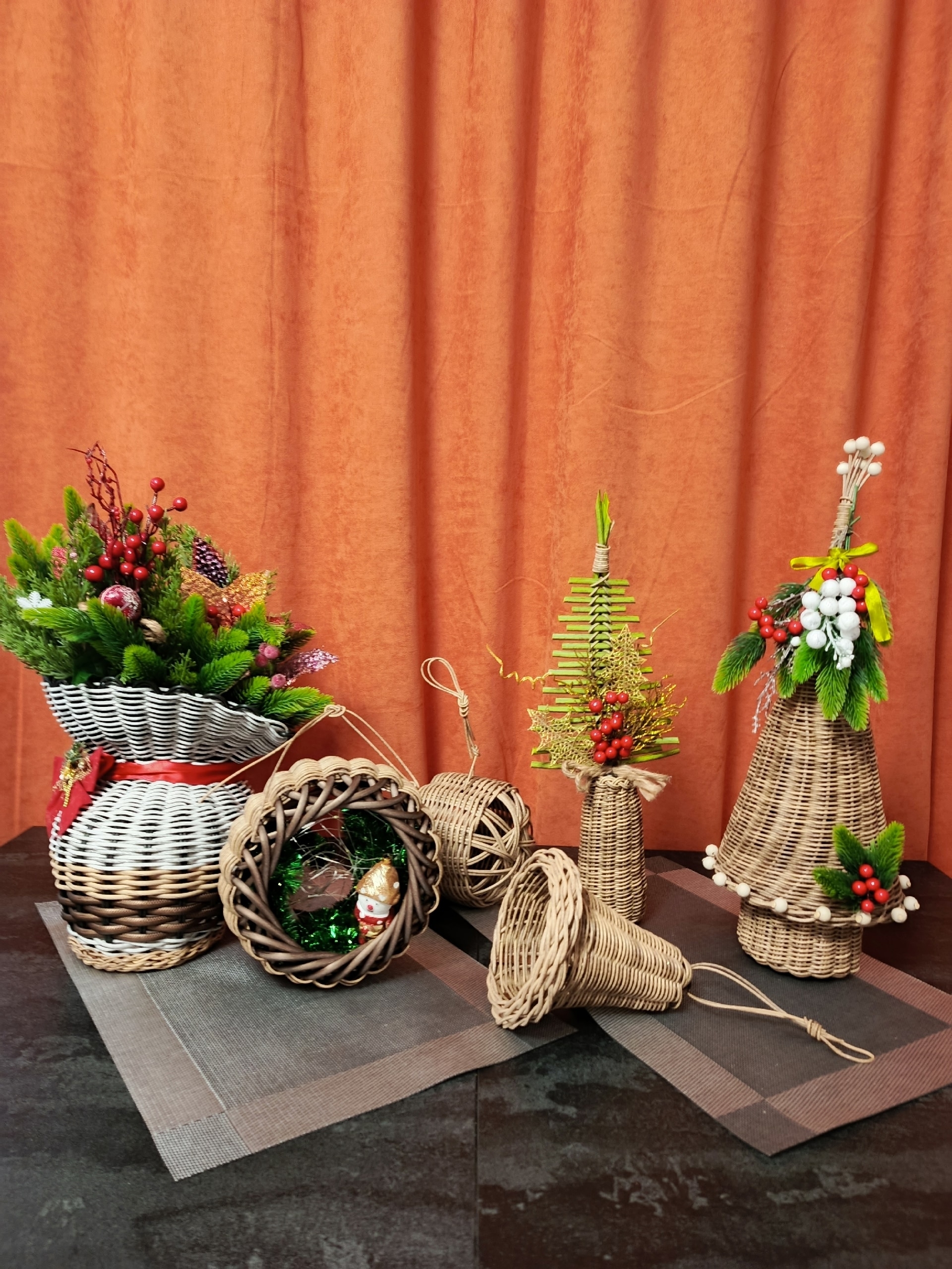 "Новогодняя красота из ротанга от Валентины Кожевниковой: покупая, получайте ценные подарки!"