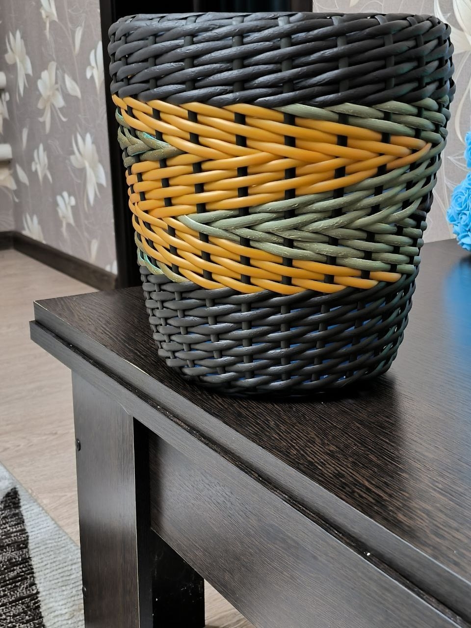 "Кашпо Африка от Ивана Петровича Вивтоненко: идеальное решение для вашего интерьера с градиентами мягкой полутрубки!"