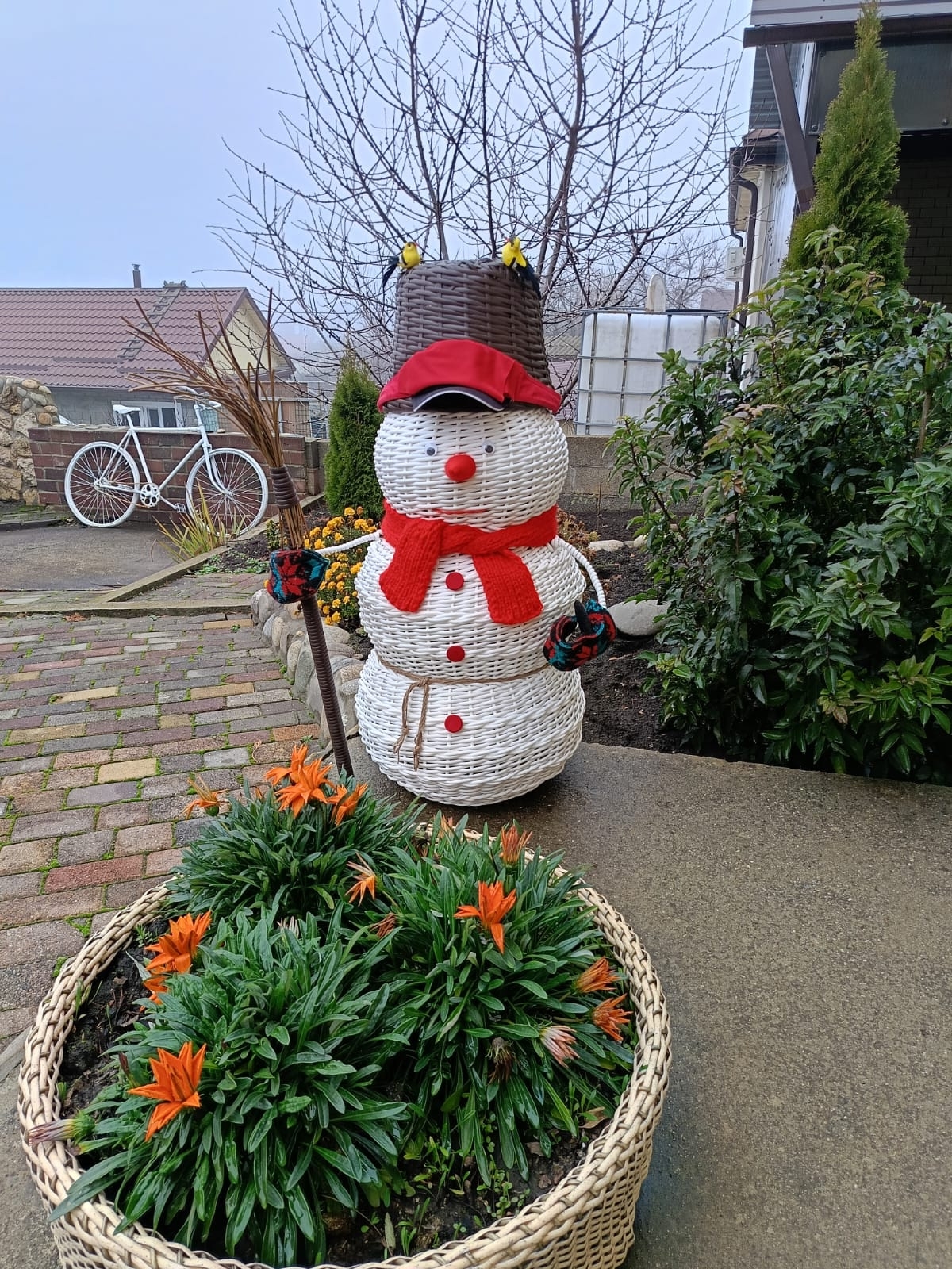 "Красота из Ставрополя: Уникальные работы из искусственного ротанга от производителя 'Южная лоза'"